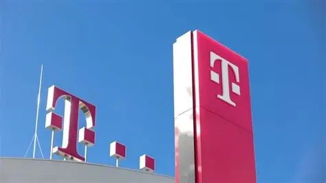 德国电信据悉考虑与T-Mobile US进行全面合并知情人士透露，德国电信公司考虑与T-Mobile US Inc．进行全面合并，此举将打造一家跨国电信集团，有望成为史上规模最大的上市并购交易