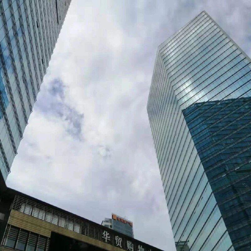 年薪35万总监被辞退了，领导让我也离职走人，可做完工作交接，结果听同事说总监和领导吵了一架，公司又让留了下来！via WBusiness商业
