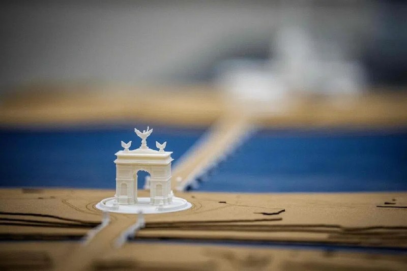 特朗普要在机场附近建凯旋门 FAA启动风险评估美国媒体报道，特朗普政府要求美国联邦航空管理局（FAA）评估，在距离里根华盛顿国家机场不到两英里处兴建巨型凯旋门是否存在潜在风险