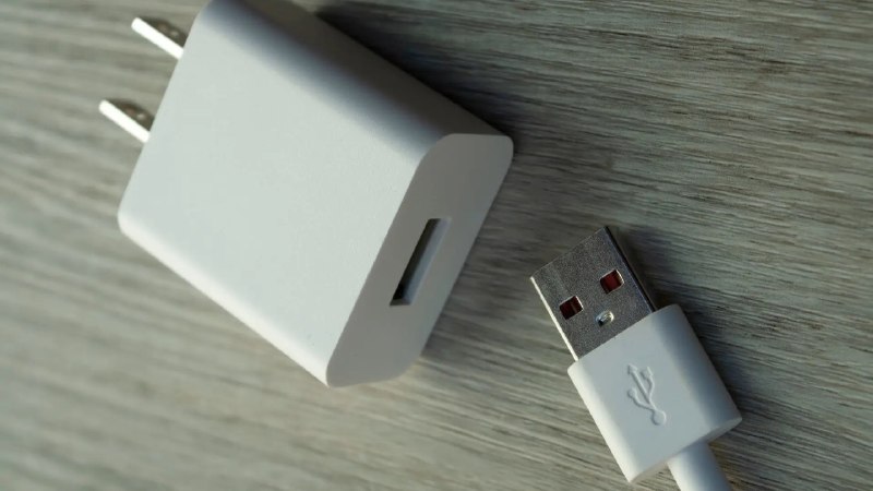 英国监管机构警告：亚马逊、eBay仍在售可能致命的假冒手机充电器英国消费者权益组织 Which? 近日警告称，尽管相关风险早在七年前就已被揭露，但“可能致命”的山寨充电器仍在多个主流电商平台上流通