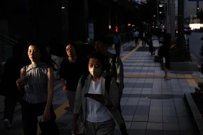 高市解禁杀伤性武器出口 近六成日本人反对日本一项最新民调显示，对于高市早苗政府解禁杀伤性武器出口，过半受访者表示反对