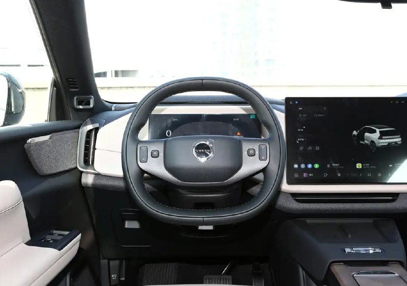 沃尔沃XC70 99周年感恩版上市:24.99万元 降幅超16万沃尔沃品牌 99 周年之际，XC70感恩版正式上市