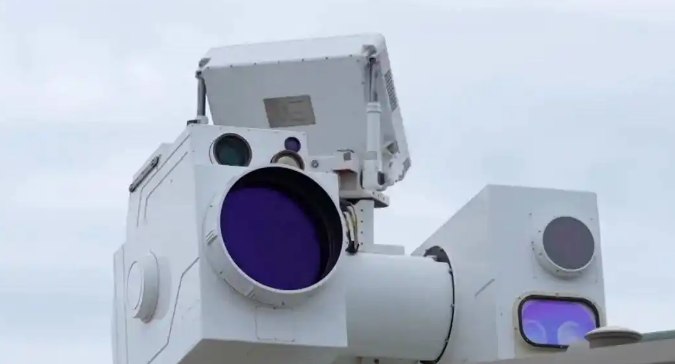 国产激光武器真实打击画面 无人机瞬间丧失作战能力据媒体报道，国产激光武器“光箭-11E”的真实打击现场近日公布