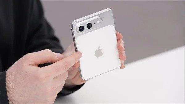 时隔9年iPhone Ultra重回指纹识别 Face ID遭抛弃在高端iPhone产品线里，苹果上一次正式使用Touch ID指纹识别功能，还是在2017年发布的iPhone 8和iPhone 8 Plus两款机型上