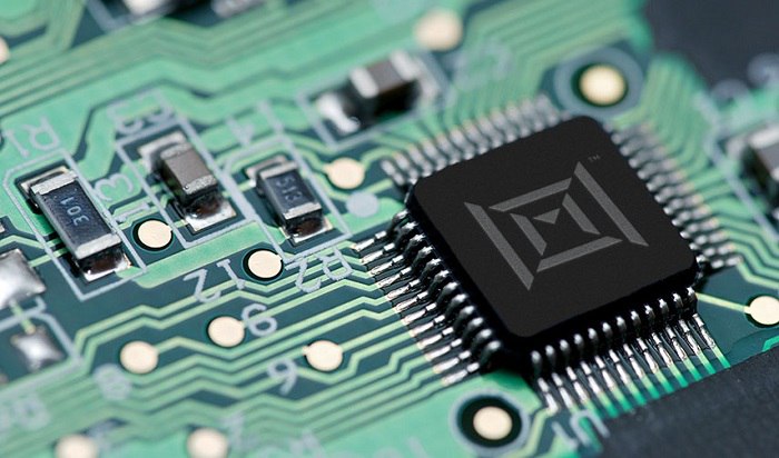 英伟达斥20亿美元入股Marvell 携手推进硅光子技术英伟达公司（NVIDIA Corp.）宣布向 Marvell Technology Inc. 投资20亿美元，并达成战略合作协议，重点围绕硅光子（Silicon  Photonics）技术展开联合开发，旨在在当前全球对人工智能技术大举投入的背景下，通过新一代芯片与网络技术组合，降低 AI 服务的整体成本