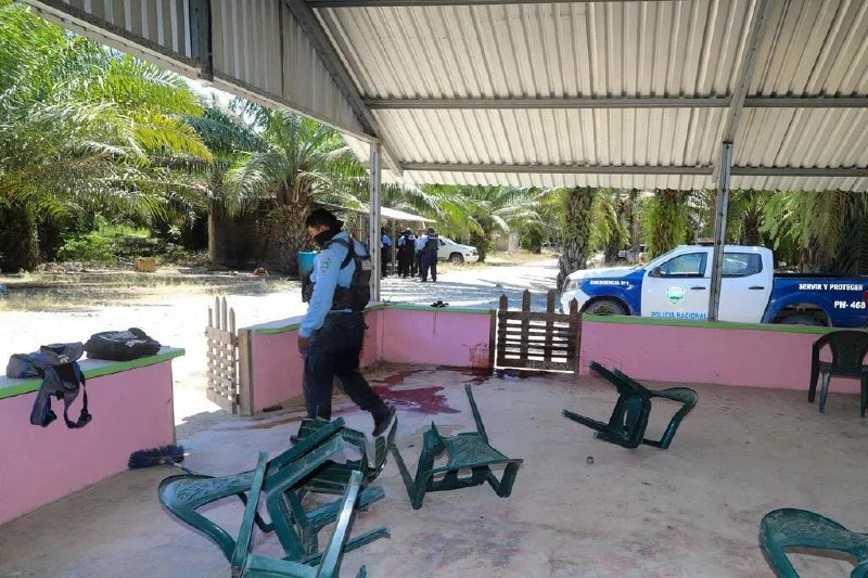 洪都拉斯北部发生两起武装袭击 至少25人死亡洪都拉斯北部沿海地区发生两起武装袭击事件，造成至少25人死亡，其中包括六名警察
