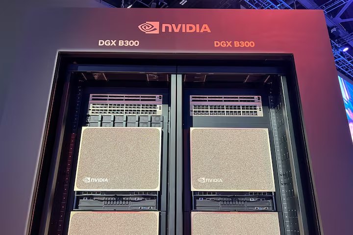 NVIDIA B300服务器价格暴涨 较去年底近乎翻倍NVIDIA B300 AI服务器在中国大陆市场的成交价已飙升至每台约700万元人民币，约合100万美元，较去年底的约400万元近乎翻倍