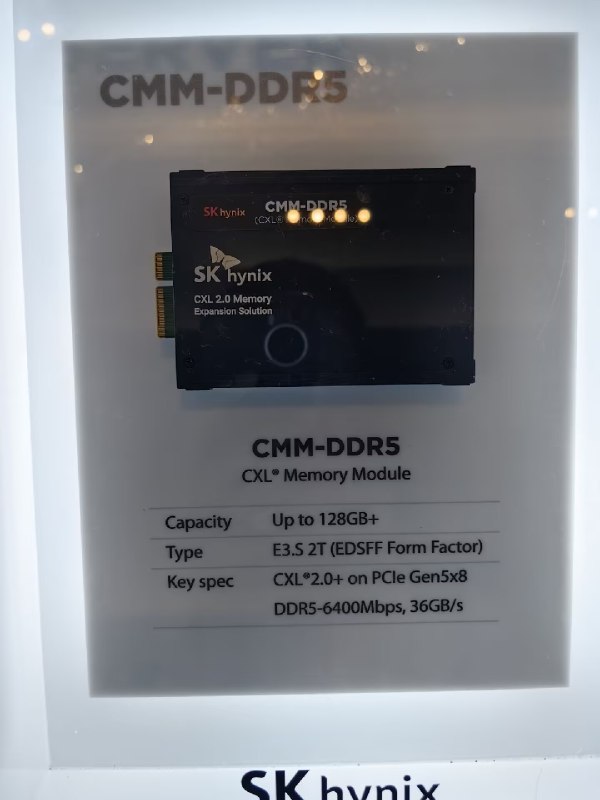 SK海力士展出最新CMM-DDR5内存：单条128GB+、带宽36GB/s在今日举行的CFMS 2026全球闪存峰会上，SK海力士展出了旗下CMM-DDR5 CXL内存模组，面向AI服务器和高性能计算场景提供大容量内存扩展方案