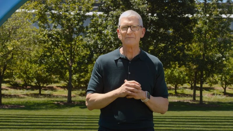 Tim Cook告别苹果CEO职位 称执掌公司是“毕生的荣耀”WWDC 2026主题演讲上，即将卸任的苹果公司首席执行官Tim Cook，在其最后一次以苹果CEO身份主持的开发者大会上发表个人感言，称担任苹果CEO、推动公司使命前行，是自己“毕生的荣耀”