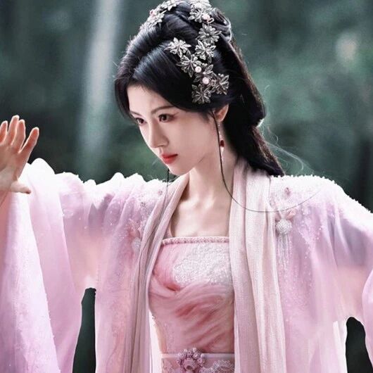瞒报近9成收入？鞠婧祎遭实名举报，起底其商业版图via 凤凰网财经