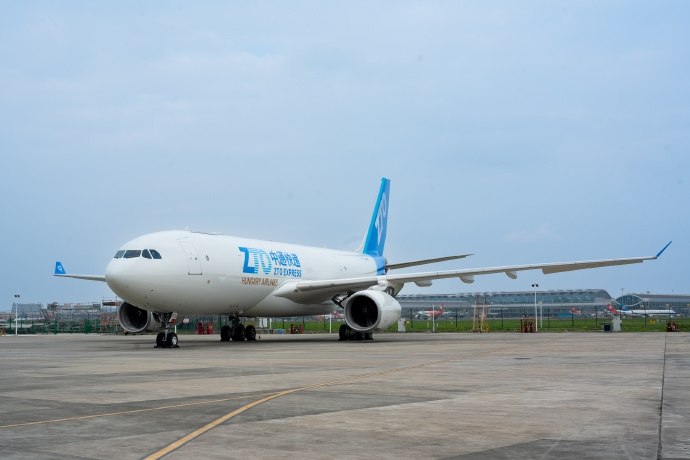 中通快递入局航空货运 首架自购全货机正式启航中通快递正式入局航空货运，旗下中通航空首架自购全货机中通快递号在顺利启航，同时开通了首条中国到欧洲的洲际货运航线
