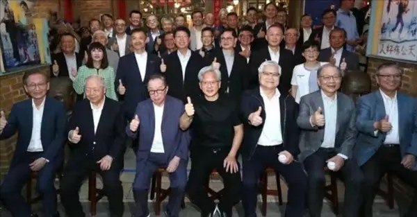 黄仁勋再摆兆元宴吐槽天气热 魏哲家幽默接梗出圈5月28日晚间，黄仁勋在台北举办第五届"兆元宴"，这是黄仁勋访台期间最高规格的闭门聚会