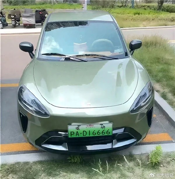 老头乐企业起诉小米汽车引热议山东燕鲁新能源车业有限公司近日对小米汽车SU7与YU7车型的三项核心外观专利发起无效宣告请求，而本案将在今天现场口审