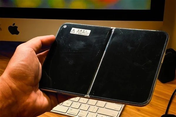 iPhone Ultra取消Face ID：改用侧边指纹 博主感叹像是在做梦一位博主在社交平台发文表示，苹果2000美元的iPhone Ultra回归指纹识别，感觉像是在做梦