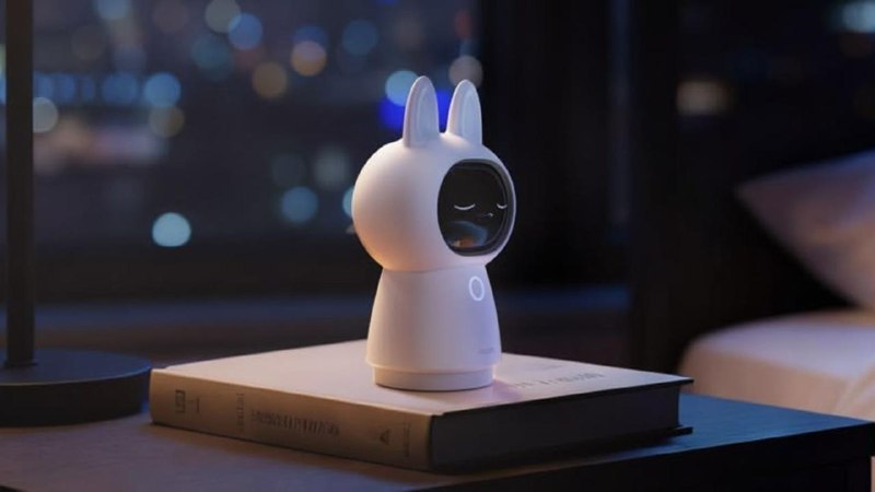 Aqara推出Matter认证的G350室内摄像机Aqara 推出 Camera Hub G350：全球首款 Matter 认证室内摄像头，已正式发布！核心亮点：双镜头设计：4K 广角 + 2.5K 长焦，支持最高 9x 混合变焦电机云台：360° 水平旋转 + 自动跟踪人/宠物本地 AI 检测：人脸、宠物、6 种声音（哭声、咳嗽、狗叫等），全部边缘计算，无需云端/订阅夜视：940nm 隐形红外灯，无红光干扰双向语音 + 实时查看；microSD 本地录像（最高 512GB），可选加密云存储支持 HomeKit Secure Video（1080p），兼容 Apple Home、Google Home、Alexa、SmartThings 等Matter/Thread 黑科技：首款 Matter 1.5 认证摄像头 + 内置 Thread Border Router + Zigbee 集线器 + Matter 控制器可桥接 Aqara Zigbee 设备 + 第三方 Matter 设备，实现跨平台统一管理（Aqara Home App）适用人群：追求 Matter 生态、无订阅本地 AI、智能家居 hub 一体化的用户，尤其是 HomeKit + 多平台混用党