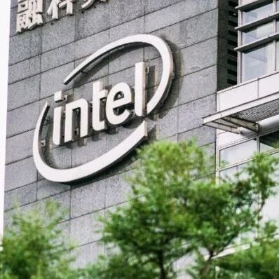 英特尔股价再创历史新高via 界面新闻