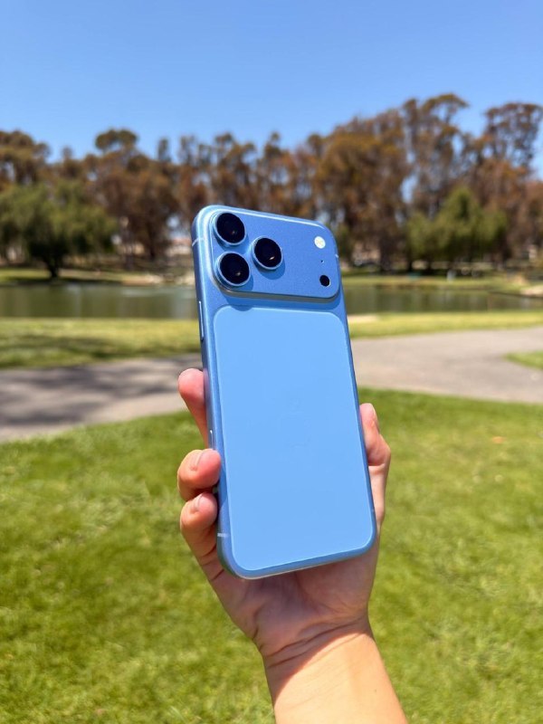 苹果 iPhone 18 Pro 系列主打色可能是“深樱桃”，整体偏深酒红，风格更沉稳商务，预计接替 iPhone 17 Pro 的星宇橙