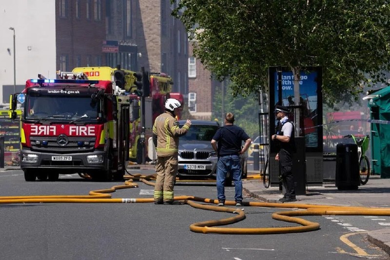 英国伦敦一家犹太超市发生火灾 当局目前排除纵火嫌疑英国伦敦戈尔德斯格林地区一家犹太超市当天早上发生火灾，现场可见大量浓烟