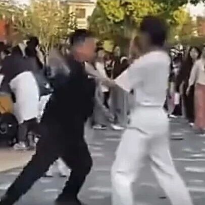 迪士尼游客劝阻吸烟被打，警方通报via 界面新闻