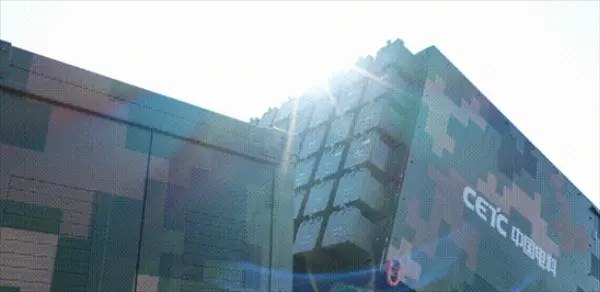 3秒一架 中国无人机蜂群演示饱和突击国产“阿特拉斯”无人机蜂群作战系统日前首次公开全流程实战演示
