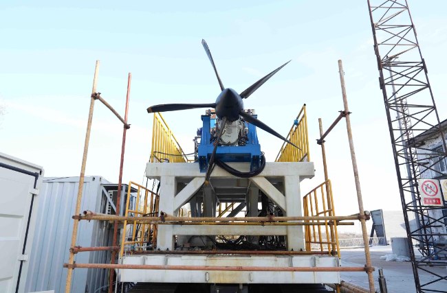 兆瓦级液氢燃料航空发动机首次整机性能达标据媒体报道，由中国航发动研所氢能航空动力团队自主研制的AEP100液氢燃料涡桨发动机，近日成功完成地面试验环境下的点火与性能调试试验
