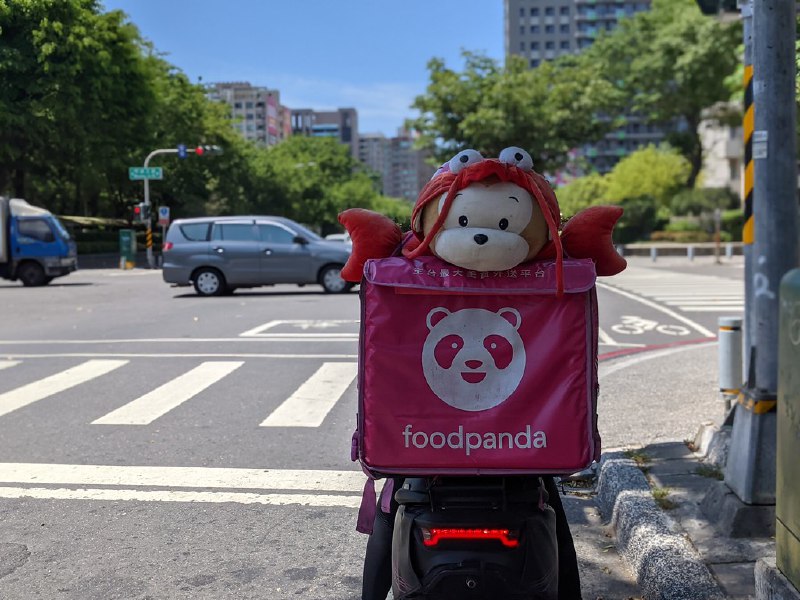 Uber提议以100亿欧元估值收购德国外卖配送商Delivery HeroUber Technologies Inc．已提议收购德国外卖配送公司Delivery Hero SE，交易对后者的估值约为100亿欧元（116亿美元）