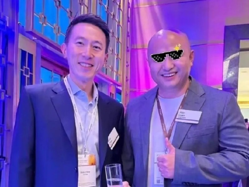 TikTok CEO周受资亮相上海峰会5月21日-22日，摩根大通第二十二届全球中国峰会在上海举办，TikTok CEO周受资作为演讲嘉宾出席峰会核心环节，并现身高端晚宴，与许多业内人士合影