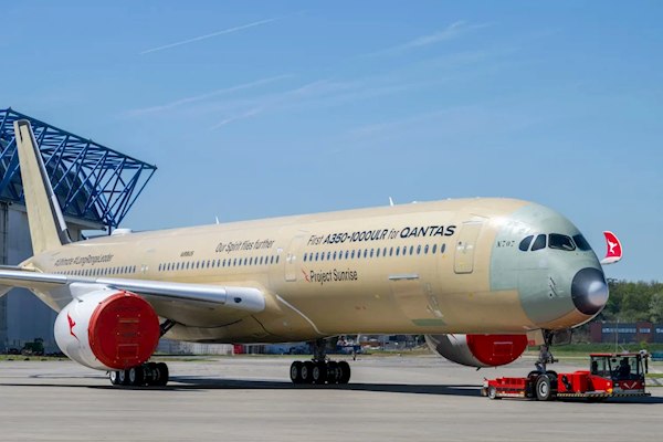 空客首架A350-1000ULR飞机下线 可从悉尼直飞至伦敦4月12日，澳大利亚航空首架用于“日出计划”的空客A350-1000ULR超远程客机在法国图卢兹总装下线，进入地面与飞行测试阶段