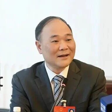 李书福卸任极氪董事长via 界面新闻