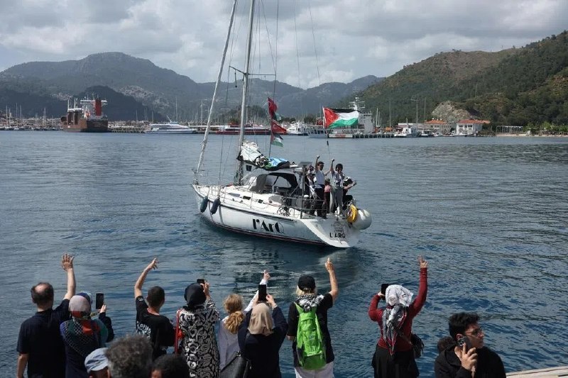 加沙援助船队称遭以军拦截登船从土耳其启航、驶往加沙地带的援助船队遭到以色列部队拦截，组织者说，其中一艘船在塞浦路斯以西被拦下
