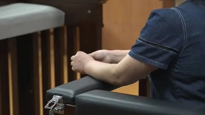 女子和男友吵架竟一气之下从18楼扔下2辆自行车 被判刑近日，江苏省南通市经济技术开发区人民法院对一起高空抛物案件作出一审判决