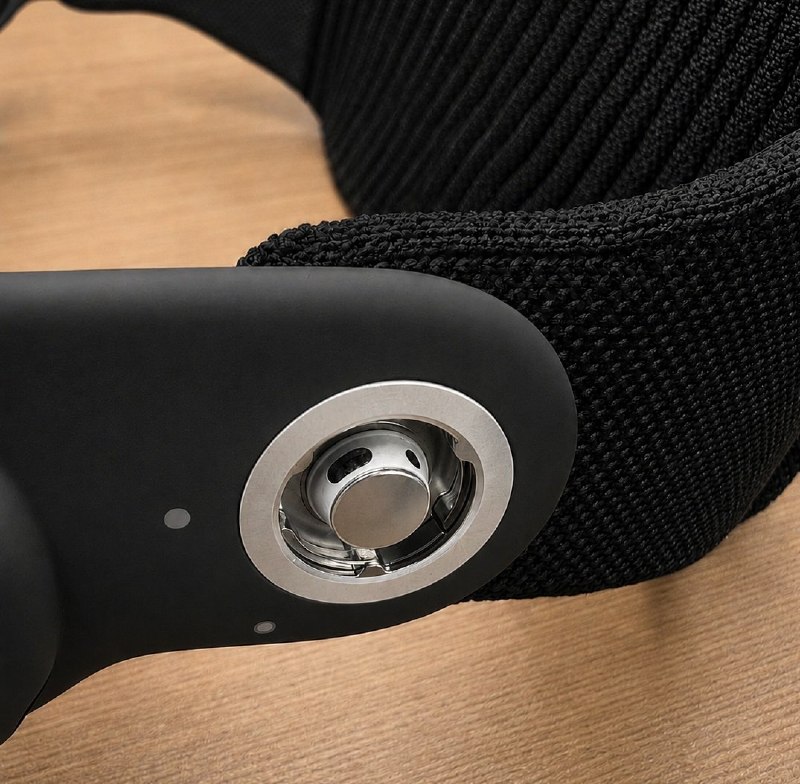 黑色版Apple Vision Pro传闻再起 更多照片流出近日，外界围绕黑色配色 Apple Vision Pro 的传闻再次升温