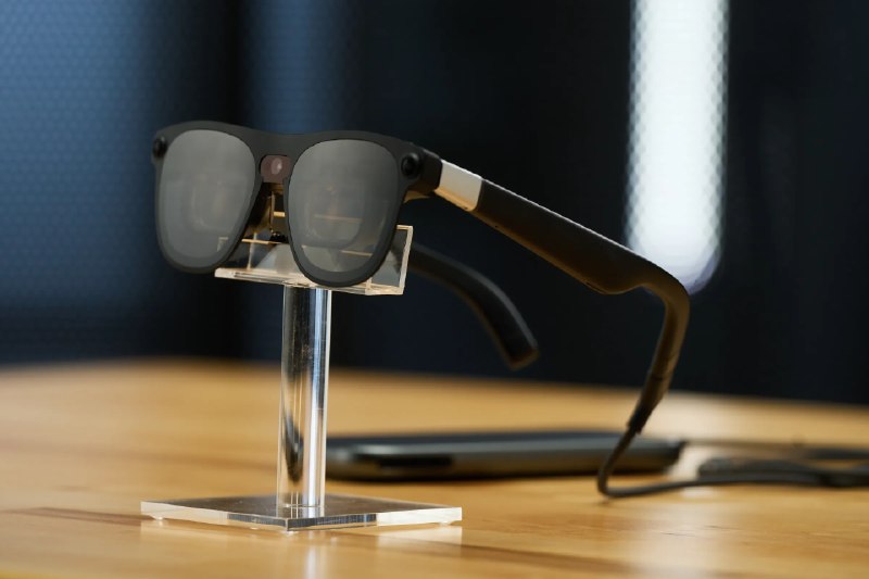 Gucci联名版Google AI智能眼镜将于2027年推出Google正与奢侈品牌 Gucci 合作，计划推出一款主打时尚属性的 AI 智能眼镜，希望借助高端时装品牌的号召力，让智能眼镜真正成为人们愿意日常佩戴的设备