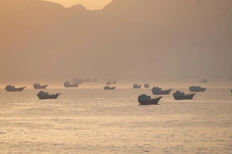 伊媒：议会将通过霍尔木兹海峡“主权管辖”计划伊朗议会主席团成员萨利米说，伊朗对霍尔木兹海峡“实施主权管辖”的计划即将在议会获得批准，并有望以永久性法律的形式获得通过