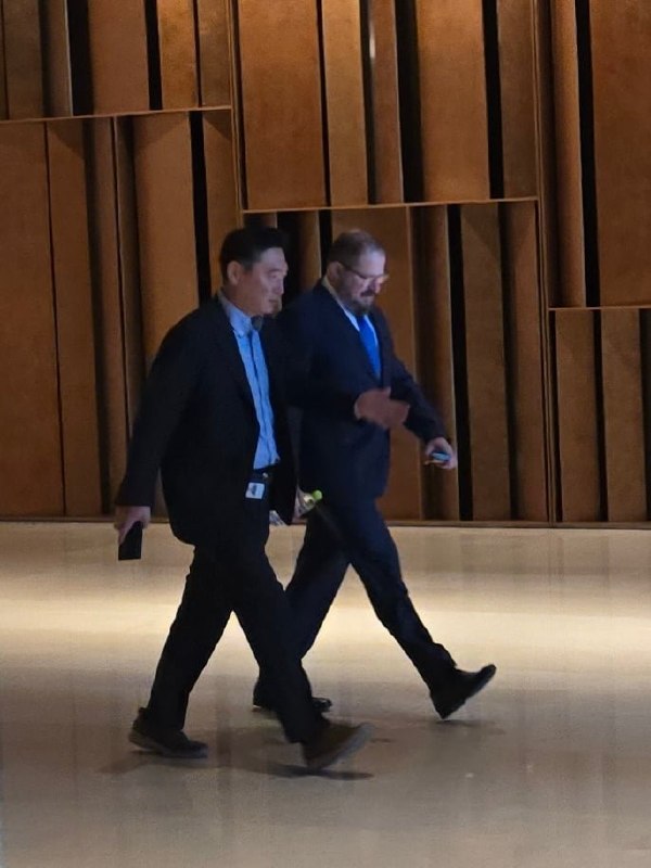 高通CEO安蒙现身韩国 传考虑重新将部分订单交给三星高通公司首席执行官安蒙于当地时间4月21日抵达韩国，开启了密集的商务访问行程