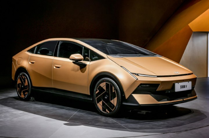 现代汽车：绝不会退出中国 还会继续重仓2026 北京车展期间，北京现代副总经理周斌在专访中表示，现代汽车绝不会退出中国市场，并将持续重仓投入，推进智电化与本土化转型