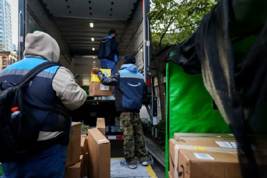 亚马逊将向第三方卖家征收3.5%燃油附加费亚马逊将于本月晚些时候对其平台上的独立商家征收3.5%的燃油附加费，此举可能导致消费者面临物价上涨