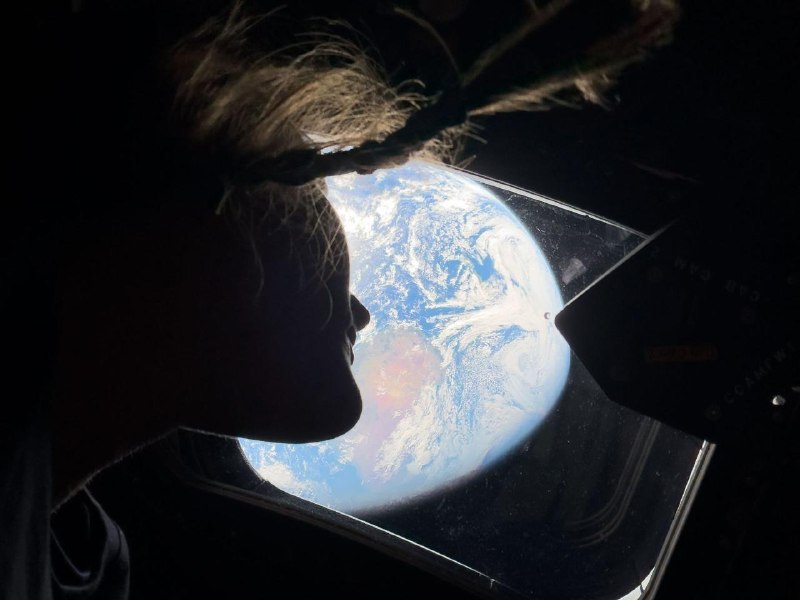 苹果公司重点展示了NASA登月任务期间用iPhone拍摄的照片美国太空总署（NASA）“阿耳忒弥斯 II”载人绕月任务期间，搭载在“猎户座”（Orion）飞船上的宇航员使用 iPhone 17 Pro Max 拍摄了多张以地球为背景的宇航员自拍照，引发广泛关注