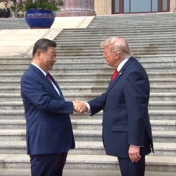 习近平举行仪式欢迎美国总统特朗普访华via 界面新闻
