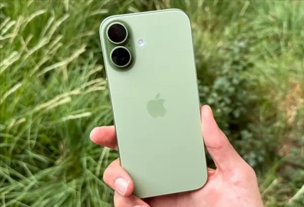 刚买就遇iPhone 17大降价 这些情况可退货近日，苹果毫无预警突然下调iPhone 17系列价格，Pro机型直降千元，叠加补贴后入手价创上市新低