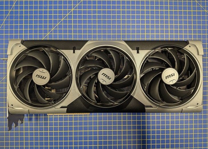 商家开卖故障RTX5090：坏卡卖半价不让退 比5080还贵法国电子产品零售商LDLC近期上架了一批故障版NVIDIA GeForce RTX 5090显卡，售价1499至1699欧元(约11962-13558元人民币)，且明确声明售出后不退不换