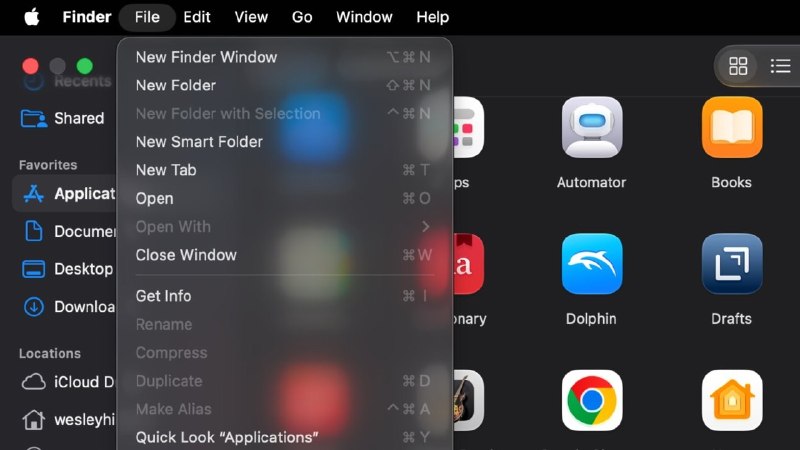 macOS Golden Gate取消菜单图标 被批评多时的设计终于回调在最新发布的 macOS Golden Gate 中，苹果终于撤回了此前在 macOS Tahoe 中为几乎每一项菜单命令都强行配上图标的设计选择，系统菜单恢复为纯文字样式，这一改动被不少用户视为对界面可用性和可读性的纠偏