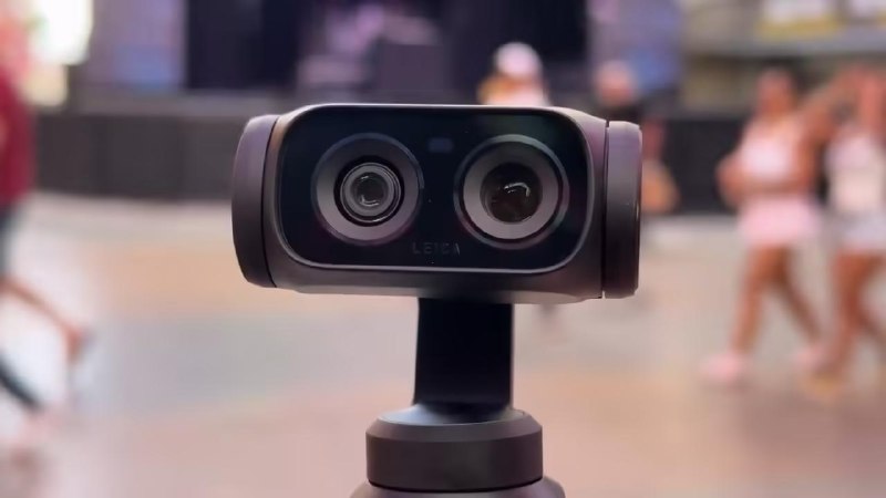 影石 Insta360 展示 Luna Ultra 双摄云台相机：1 英寸大底 +6 倍无损变焦影石 Insta360 在 NAB 2026 上预告展示了与徕卡联合设计的 Luna 系列手持云台相机，包括 Luna Pro 和双摄的 Luna Ultra，主打 1 英寸大底、F1.8 大光圈、10-bit 与 Dolby Vision 等影像规格