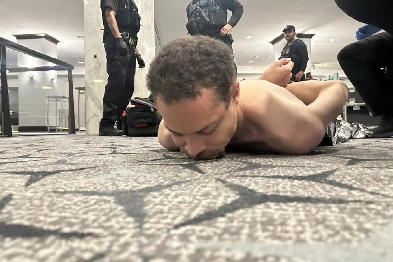 公布嫌犯枪击过程 特朗普：目前不认为与伊朗有关特朗普认为，嫌疑人可能是“独狼型”，目前不认为这起事件与伊朗有关，但一切仍有待调查