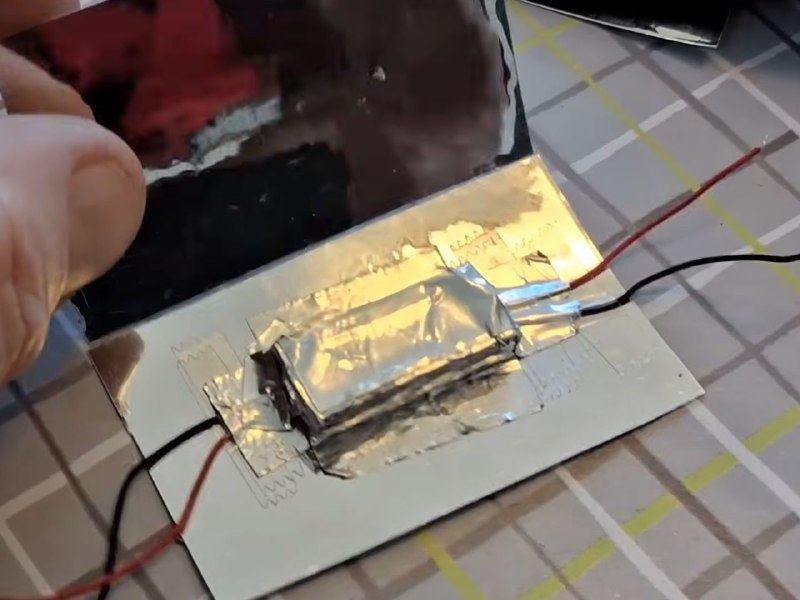 硬核博主手搓核电池：真能启动主机玩游戏YouTube博主Double M Innovations在最新视频中分享，其利用市面可购得的材料，在工作室中成功制作出一颗微型核电池，并通过长时间蓄能后启动了游戏主机，玩了一局《超级马里奥》