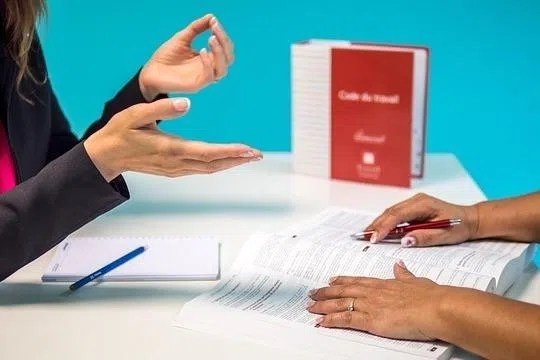 全球劳工保障恶化 美法评级亮警讯全球最大工会组织国际工会联合会（ITUC）发布最新年度报告指出，全球劳工权利受压情况持续加剧，连法国和美国等被视为制度稳定的国家，也出现劳工保障倒退现象