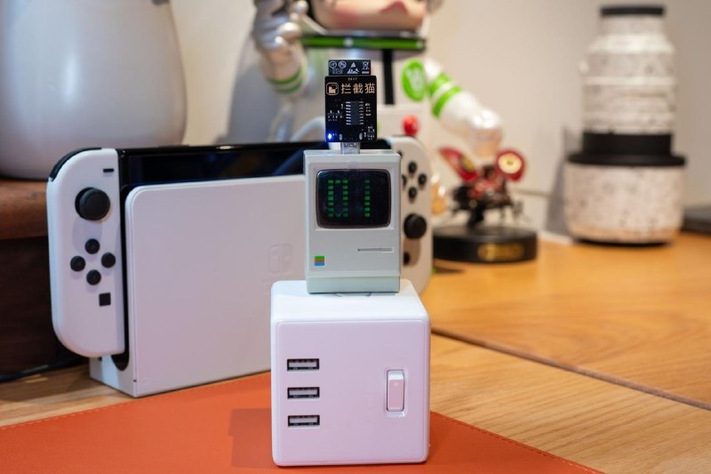 拦截猫黑科技正式发布一款小硬件，只有 U 盘大小，可以通过 APP 进行配置，用硬件辅助拦截骚扰电话