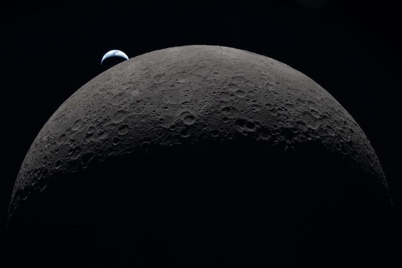 苹果公司重点展示了NASA登月任务期间用iPhone拍摄的照片美国太空总署（NASA）“阿耳忒弥斯 II”载人绕月任务期间，搭载在“猎户座”（Orion）飞船上的宇航员使用 iPhone 17 Pro Max 拍摄了多张以地球为背景的宇航员自拍照，引发广泛关注