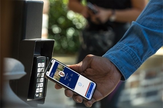 支付宝接入苹果NFC交通卡 iPhone刷卡无需提前充值支付宝官方最新宣布，苹果钱包NFC交通卡迎来重大升级，全国多城iPhone用户可在钱包App内一键升级，全面接入支付宝支付体系