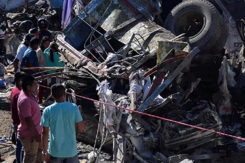 哥伦比亚考卡省爆炸袭击致14人死亡38人受伤距离5月31日总统选举仅剩一个多月，哥伦比亚西部考卡省卡希比奥市发生爆炸袭击，当局将事件归咎于武装组织
